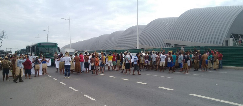 PROTESTO: Índios fazem manifestação e congestionam trânsito na Avenida Paralela; Veja vídeos