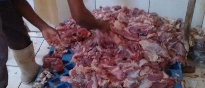 ATIROU NO QUE VIU: Polícia apreende 800 kg de carne durante procura por suspeito foragido