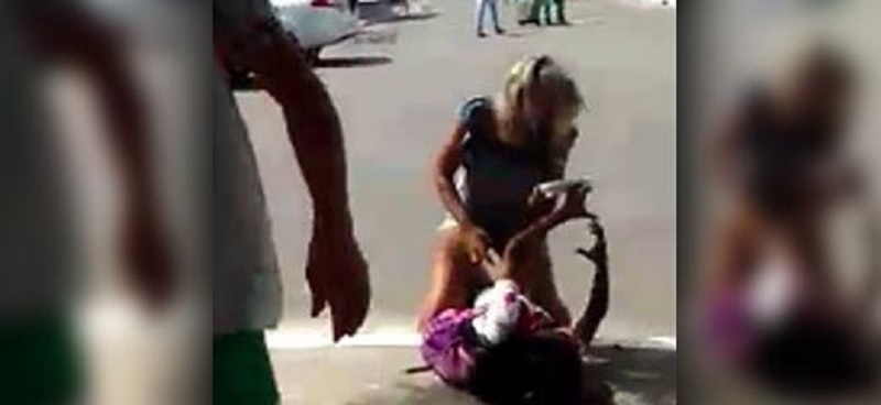 GERAÇÃO PERDIDA: Garota é esfaqueada por outra adolescente em frente a escola na Bahia; Veja o vídeo