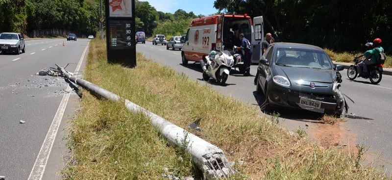 PERIGOS NA PISTA: Três pessoas ficam feridas em acidente na Av. Luis Eduardo