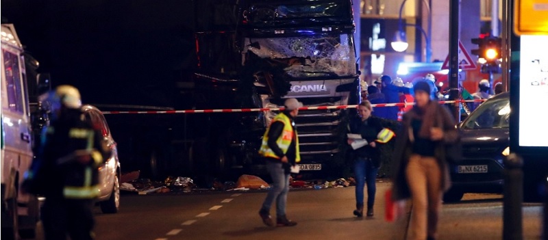 ATAQUE EM BERLIM?: Atropelamento com caminhão deixa doze mortos e 48 feridos