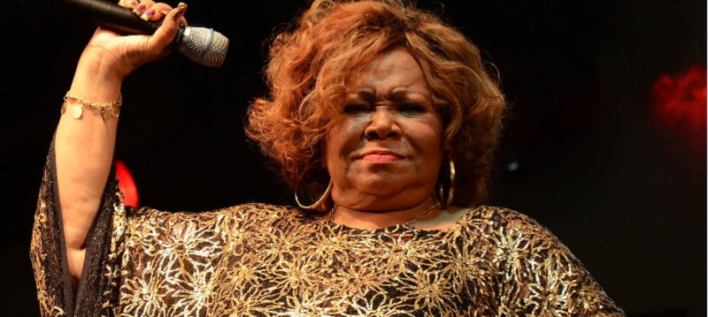 &#8216;NÃO DEIXE O SAMBA MORRER&#8217;: Alcione continua internada após passar mal em show em São Paulo