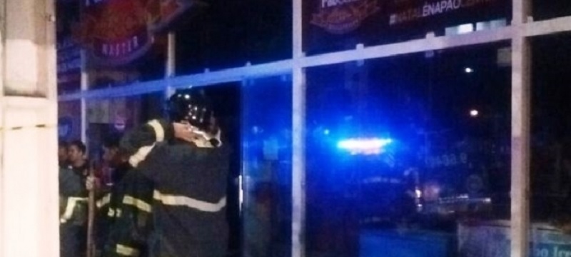 FOGO CONSUMIDOR: Incendio destroí padaria em Feira de Santana