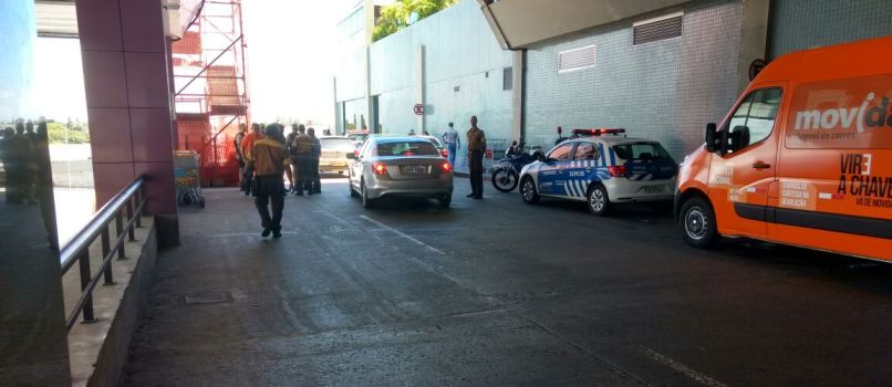 CERCO FECHADO: Motoristas de Uber têm carros apreendidos em operação no aeroporto de Salvador