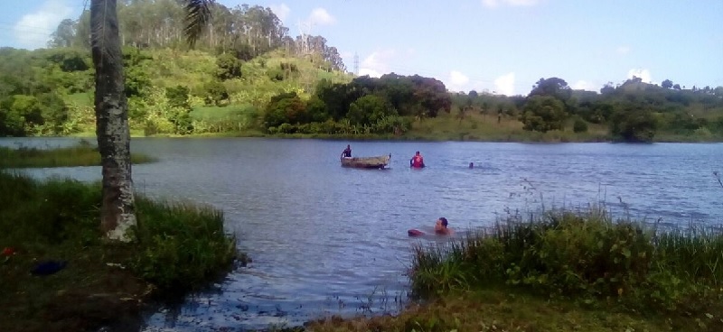 TRAGÉDIA: Bombeiros encontram os corpos dos jovens desaparecidos na lagoa em Simões Filhos