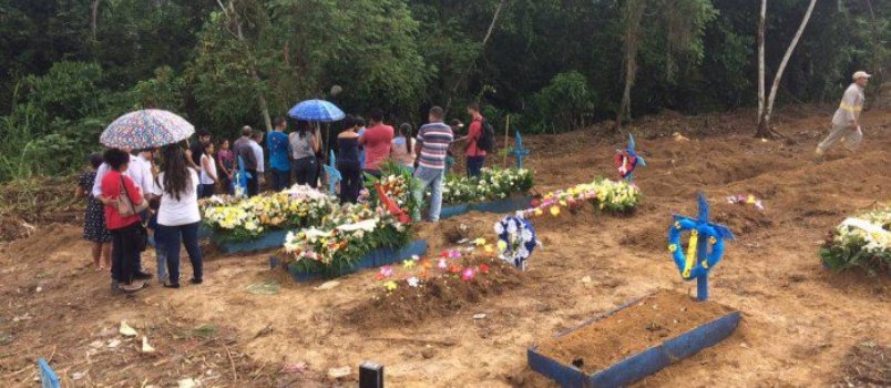 DESPEDIDA: Corpos de detentos mortos em massacre de Manaus começam a ser enterrados