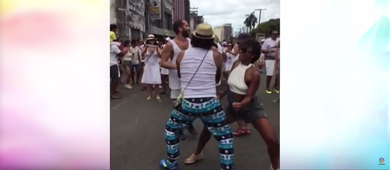 &#8216;DIABO NO QUADRIL&#8217;: Baianos e turistas &#8216;caem no samba&#8217; durante Lavagem do Bonfim; Veja vídeo