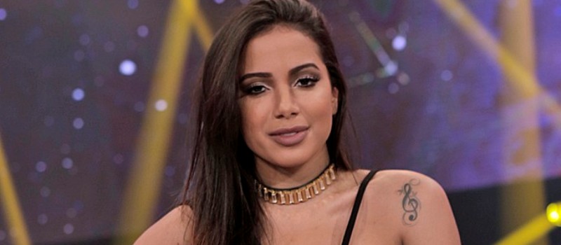 ?BATE PALMA, QUE EU MEREÇO?: Anitta posta foto de ensaio sensual e agita a internet