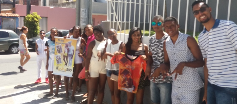 DEVOÇÃO: Três horas antes de show na Aratu, fãs fazem fila para ver Kannario na laje