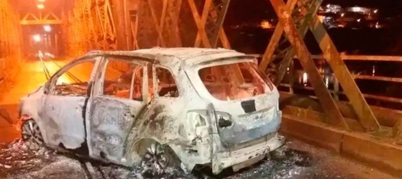 CACHOEIRA: Bandidos explodem banco e na fuga incendeiam carro em cartão postal da cidade