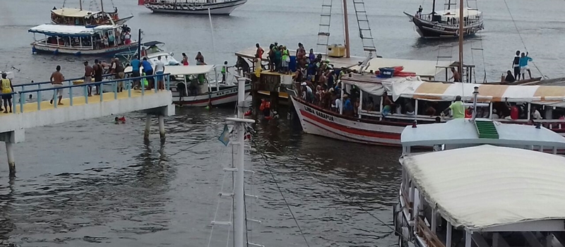 TRAGÉDIA: Ponte cede e várias pessoas ficam feridas durante festa marítima em Jaguaripe