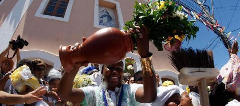 Lavagem de Itapuã celebra 112 anos de misticismo e fé; Trânsito no bairro foi alterado