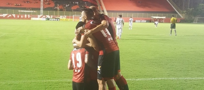 Com gol olímpico de Dátolo, Vitória humilha Flamengo de Guanambi, mantém 100% e reassume liderança