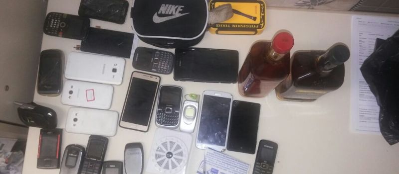 CARREGADOS: Dupla é presa com 20 celulares roubados no bairro do Comércio