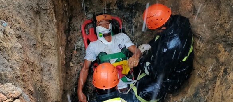 CHUVAS: Homem é ?engolido? por cratera após asfalto ceder em Teixeira de Freitas