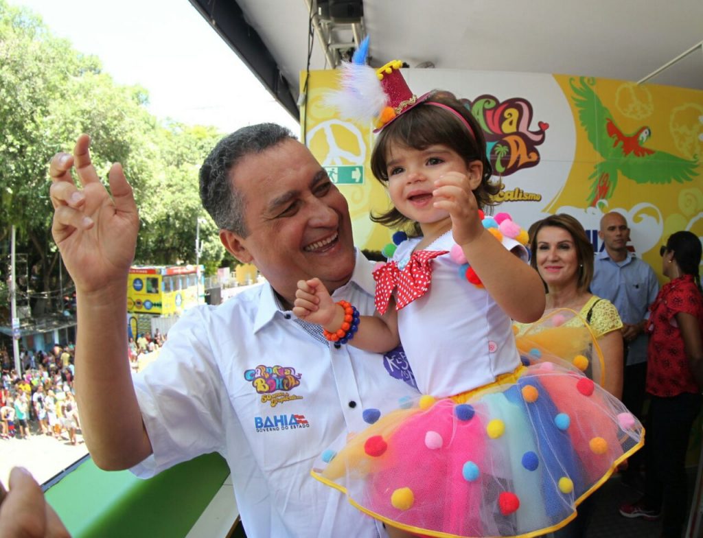 Rui chega ao Campo Grande acompanhado da família para curtir o Carnaval