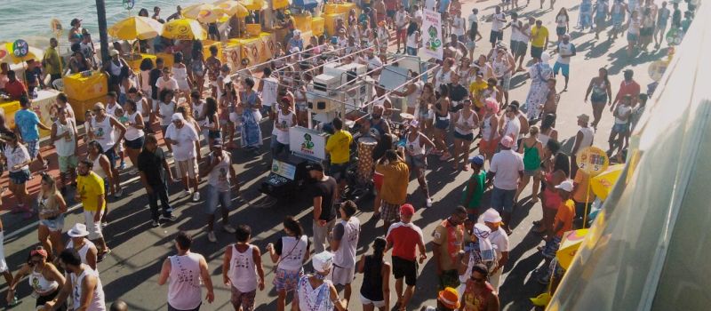 INUSITADO: Mini trio elétrico agita foliões na Barra; Veja vídeo