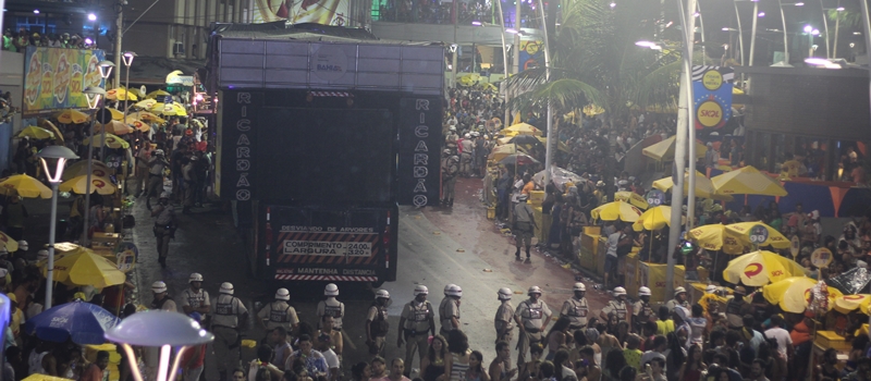 CARNAVAL SEM SOM: Artistas param de tocar e silêncio marca último dia de festa