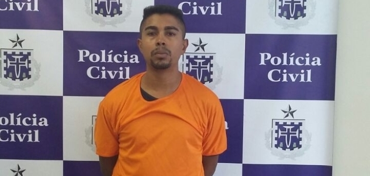 FLAGRANTE: Jovem é encontrado com 23kg de drogas escondidos entre a cabine e os bancos do seu carro