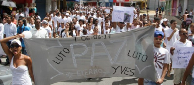 CAMINHADA DA PAZ: Moradores e familiares de Felipe Yves protestam em Cajazeiras