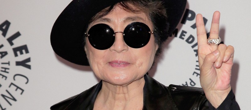 Yoko Ono convoca brasileiras para expor relatos de violência doméstica em São Paulo; Entenda