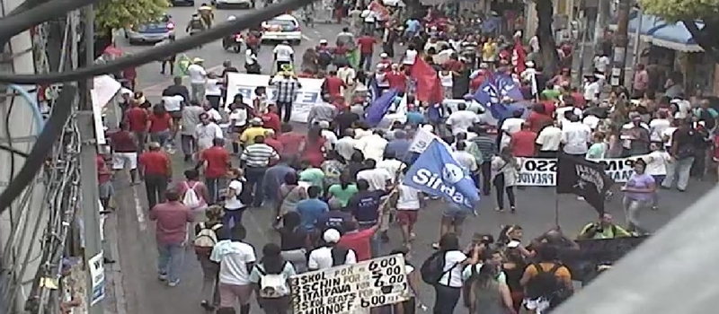 CONTRA A REFORMA: Manifestantes protestam e interditam vias na região do Campo Grande