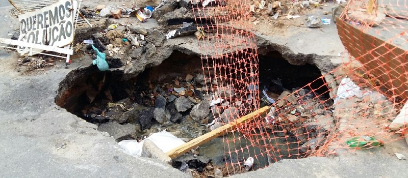 QUEIMADINHO: Cratera com um metro de profundidade tira sossego de moradores da Liberdade