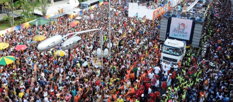 &#8220;O QUE É QUE A BAIANA TEM?&#8221;: Bloco &#8220;AS Muquiranas&#8221; anuncia fantasia do próximo Carnaval