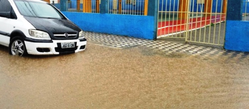 TEMPORAL: Forte chuva alaga cidade já conhecida como capital das Canoas