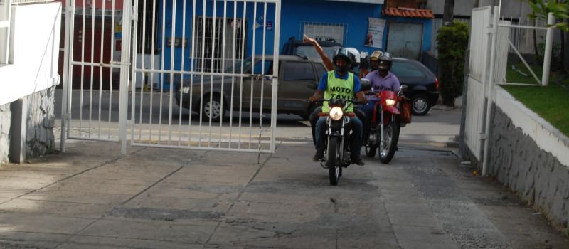 Cadastramento para regulamentação de mototaxistas em Salvador começa nesta segunda