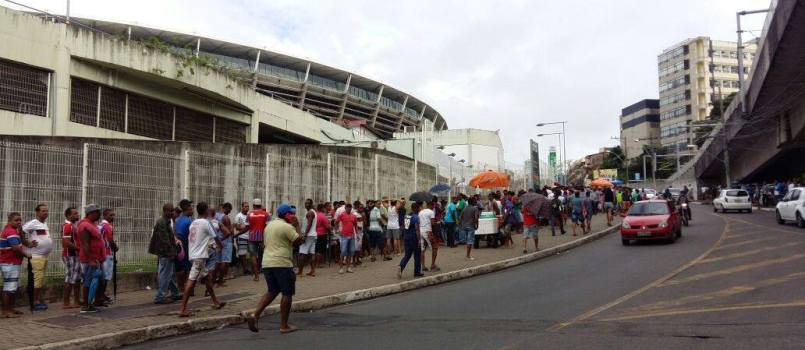 COPA DO NORDESTE: Após empate contra Sport , torcida tricolor faz fila nas bilheterias da Fonte Nova