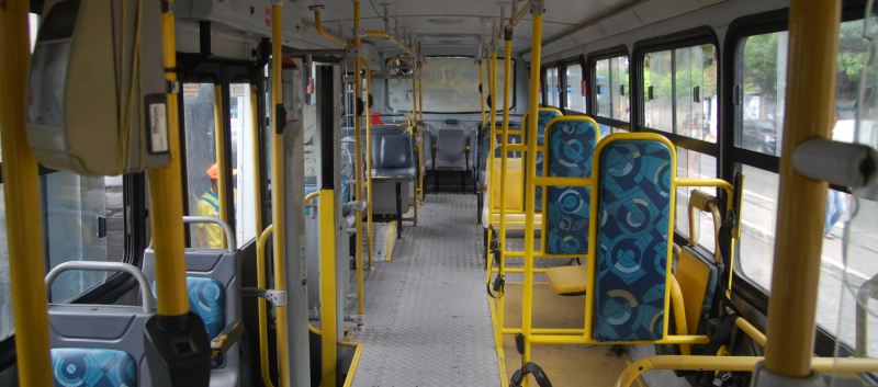 DE GRAÇA: Ônibus farão transporte gratuito das estações do metrô na Paralela para o CAB