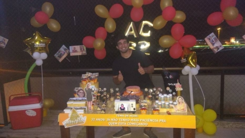 AMOR DE FÃ: Aos 32 anos, carioca ganha festa de aniversário com o tema &#8216;Casos de Família&#8217;