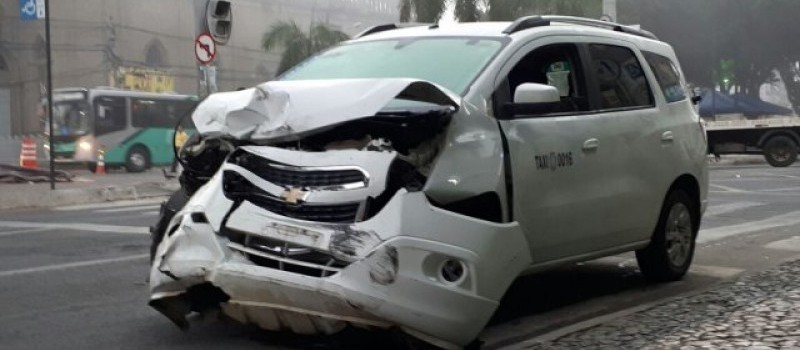 ASSISTA: Vídeo mostra momento do acidente que matou taxista em Feira de Santana