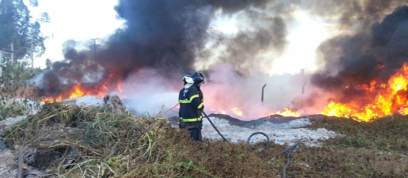 Incêndio atinge fábrica de reciclagem em Luís Eduardo Magalhães; Ninguém ficou ferido