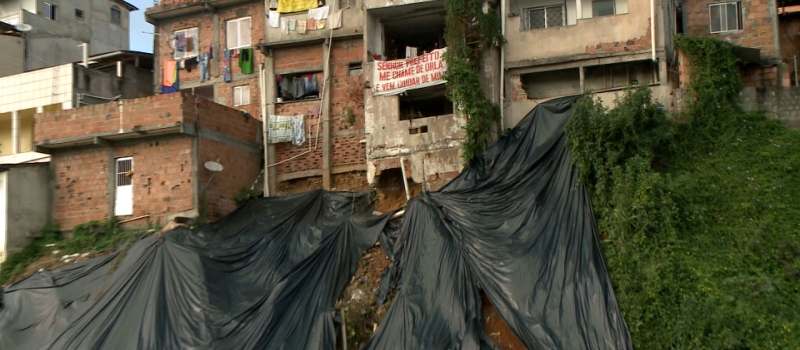 QVP: Moradores fazem apelo por encosta com risco de deslizamento no Dique do Tororó