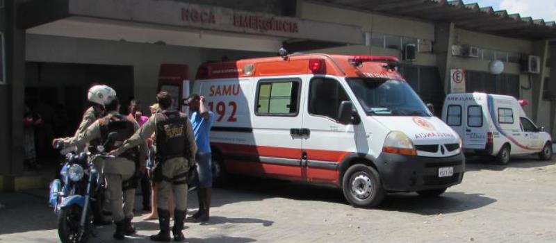 FEIRA DE SANTANA: Homem joga moto contra bandidos e é espancado durante assalto