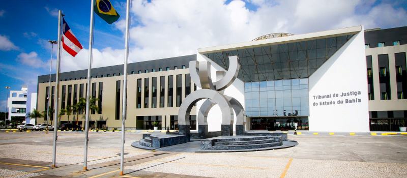 CASO NEW HIT: Em dia de audiência, grupo de mulheres protesta em frente ao Tribunal de Justiça