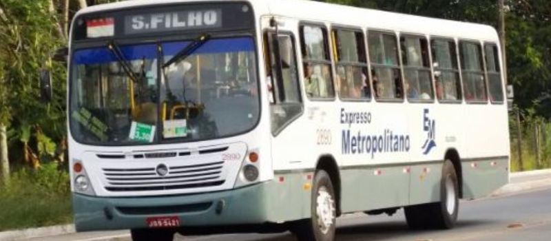 SUSTO: Quatro bandidos tocam terror dentro de ônibus e um morre em troca de tiros com a polícia