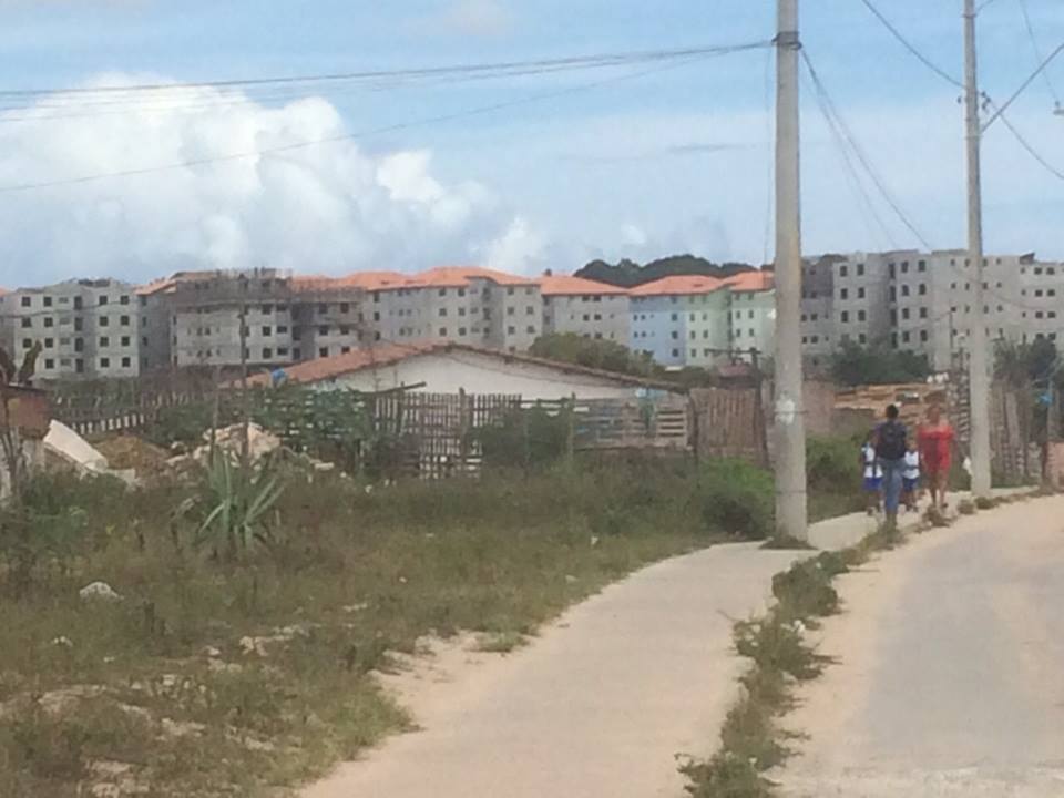 Bandidos expulsam operários de obra