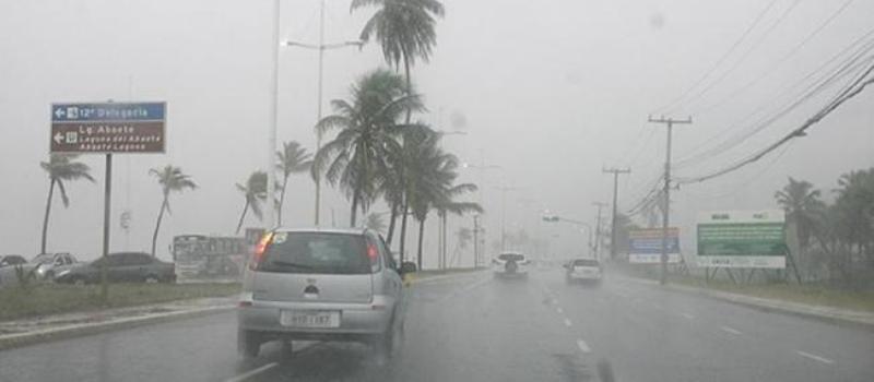 INVERNO EM SALVADOR: Dia amanhece fechado e com fortes chuvas na capital baiana; Assista