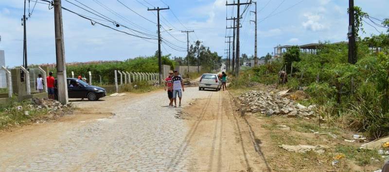 VIOLÊNCIA EM FEIRA: Por namorar com rival de facção criminosa, adolescente leva 13 tiros