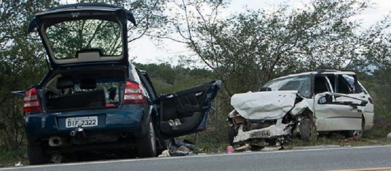 COLISÃO FATAL: Acidente mata um pessoa e deixa outras cinco feridas na BR-324