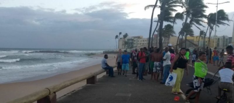 AMARALINA: Bombeiros e PM realizam buscas por jovem, que desapareceu durante banho de mar