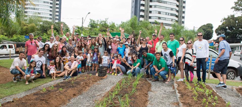 LAVOURA DA CIDADANIA: Moradores do Horto inauguram horta comunitária em canteiro