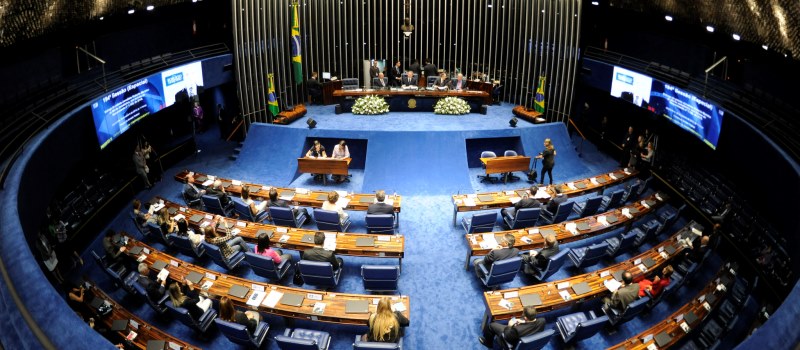 Senado aprova porte de arma de fogo para agentes de trânsito e decisão fica nas mãos de Temer