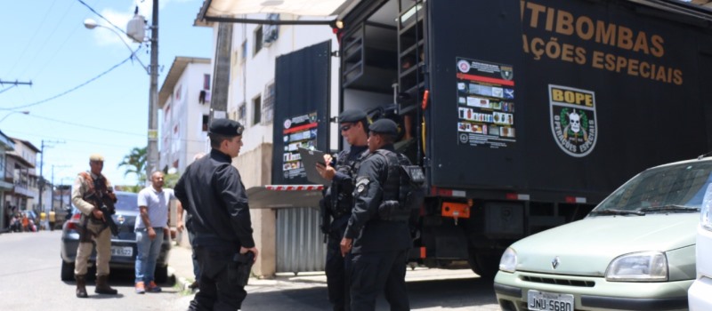 ALARME FALSO: &#8216;Bomba&#8217; em frente à escola era bolsa; Mulher assume autoria do ato