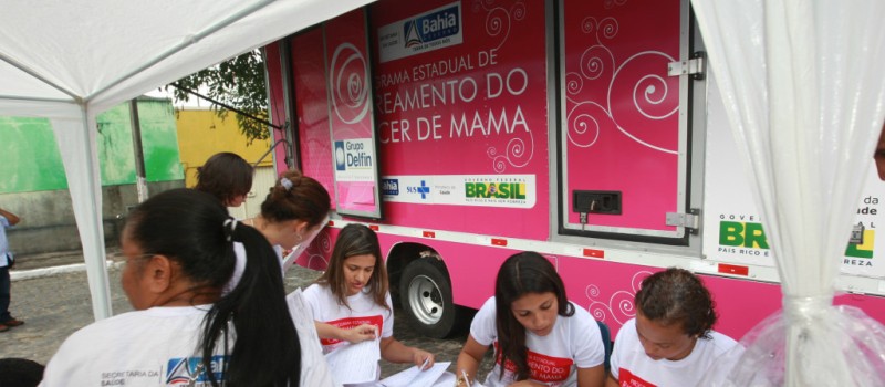 SEM CONSCIENTIZAÇÃO: Assaltantes levam pertences de funcionários do caminhão Outubro Rosa