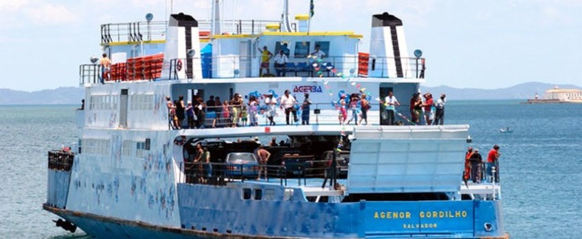 VÍDEO: Rampa de terminal não funciona e passageiros esperam por uma hora dentro de ferry-boat