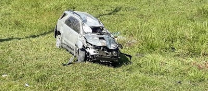 ACIDENTE FATAL: Homem morre após carro capotar e sair da pista na BR-101